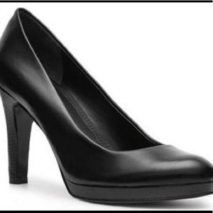 Bandolino Galleigh Black Leather Platform Pump